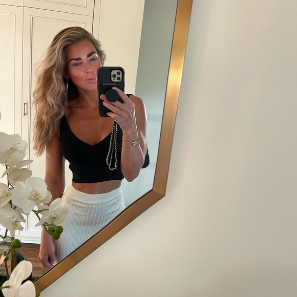 Meet your Posher, Laura - Picture 1 of 1